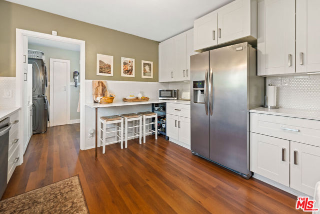 424 S Columbus Avenue, Glendale CA: https://media.crmls.org/mediaz/087ccf43-a99c-4ebd-b495-9286e520752d.jpg