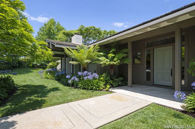 5931 Citadel CIR, La Jolla CA: https://media.crmls.org/mediaz/087d129b-8425-41c1-a0a2-3522aa9acafa.jpg