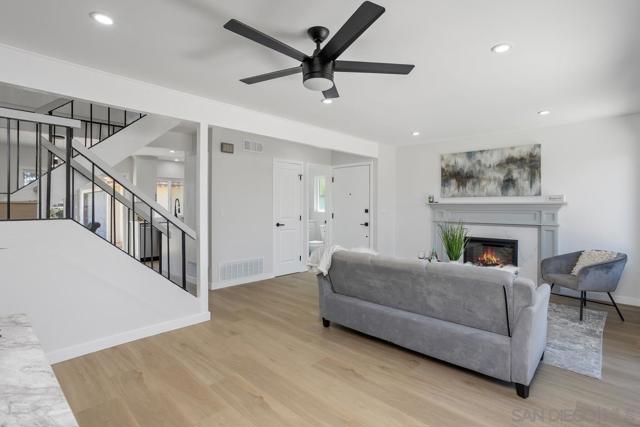 268 Festival Dr, Oceanside CA: https://media.crmls.org/mediaz/087d417d-0292-4074-942d-6da898060f11.jpg