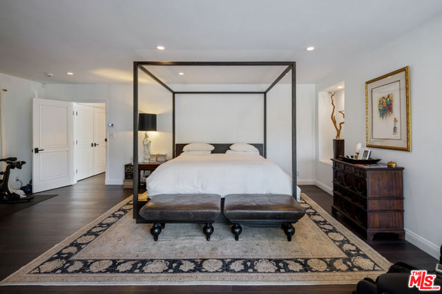1601 Bel Air Road, Los Angeles CA: https://media.crmls.org/mediaz/087d419f-f8f9-4880-b7a4-7b5028ba93a4.jpg