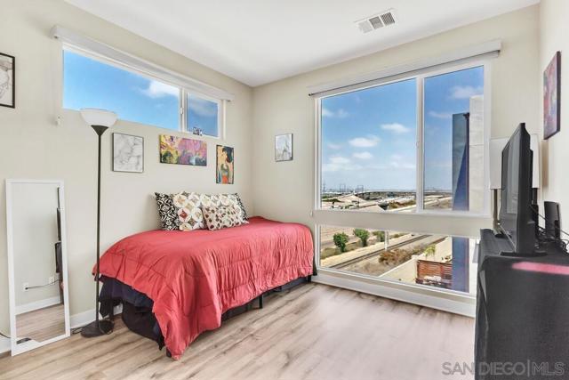 722 Anchor Ct, Chula Vista CA: https://media.crmls.org/mediaz/087d75b1-f8db-4136-a9d8-35ae476e3224.jpg