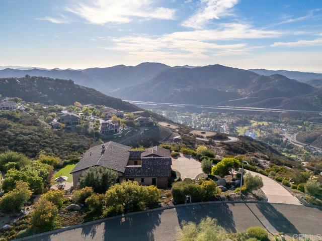29472 Welk Highland Dr., Escondido CA: https://media.crmls.org/mediaz/087d86c8-f4c4-45c5-84ce-beeebe4a679e.jpg