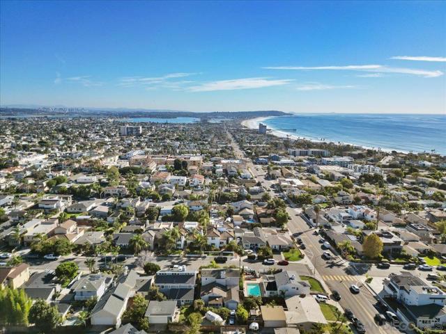 819 Van Nuys St, San Diego CA: https://media.crmls.org/mediaz/087de630-46eb-41b4-bdbb-7c797738c650.jpg