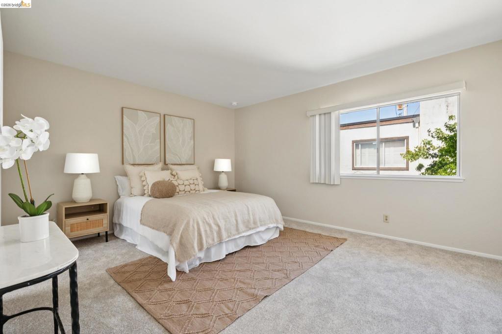 https://media.crmls.org/mediaz/087de679-f04c-4ba4-bcf7-b2a247732252.jpg?preset=X-Large