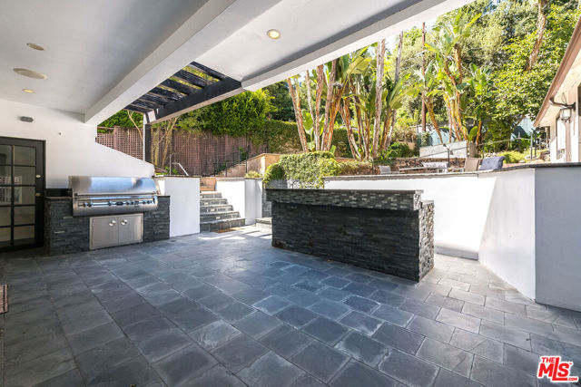 1600 Benedict Canyon Drive, Beverly Hills CA: https://media.crmls.org/mediaz/087de997-5bf5-4cba-b7f0-66cec81bc14d.jpg