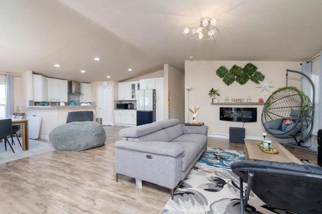 417 Chateau La Salle Dr., San Jose CA: https://media.crmls.org/mediaz/087def3d-1f5c-4d59-bb9e-80d360b33b03.jpg