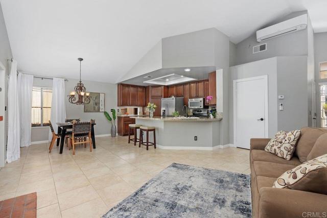 Detail Gallery Image 9 of 35 For 1745 Crystal Ridge Way, Vista,  CA 92081 - 2 Beds | 2 Baths