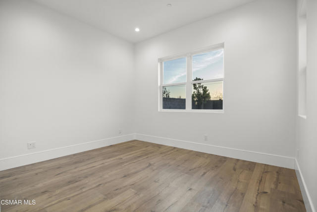 339 Toyon Court, Thousand Oaks CA: https://media.crmls.org/mediaz/087e5d94-f0a1-47a4-adf7-2648cef08d02.jpg
