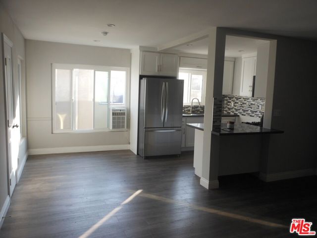 213 S ALEXANDRIA Avenue, Los Angeles CA: https://media.crmls.org/mediaz/087e7c95-ad7e-420e-9445-ea943194eb16.jpg