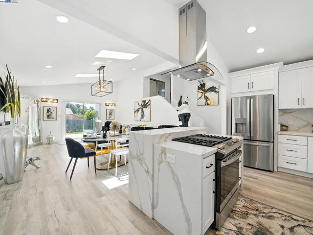 2579 Jacobs St, Hayward CA: https://media.crmls.org/mediaz/087e858a-f520-4839-86d2-885f40090144.jpg