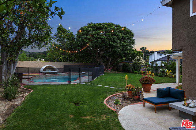 22518 Jameson Drive, Calabasas CA: https://media.crmls.org/mediaz/087ede4f-4add-4983-a61b-da845f6acf7e.jpg