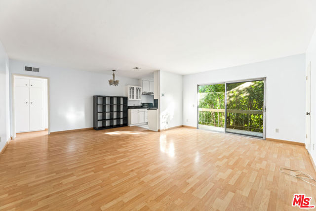 5055 Coldwater Canyon Avenue, Sherman Oaks CA: https://media.crmls.org/mediaz/087f6be3-5753-48f2-948b-1289e221a228.jpg