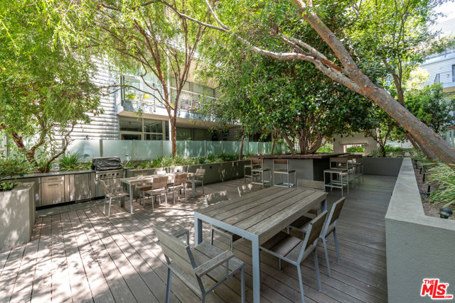 4080 Glencoe Avenue, Marina del Rey CA: https://media.crmls.org/mediaz/0880180b-8d2d-4fe2-b171-5e17e54771d5.jpg