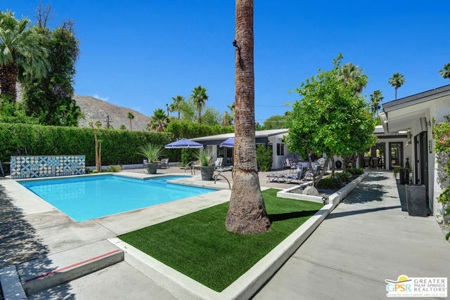 830 N Riverside Drive, Palm Springs CA: https://media.crmls.org/mediaz/0880bc45-a6ed-4362-85e5-312fb79e33b2.jpg