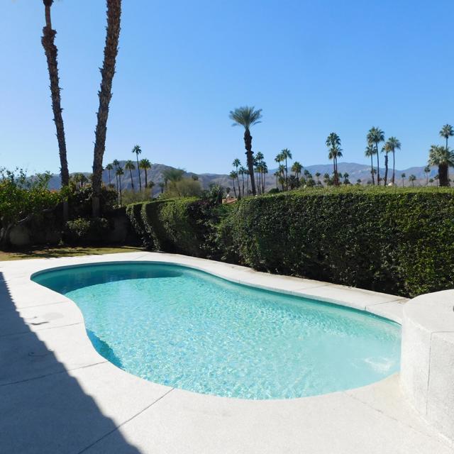 14 Mission Palms W Drive, Rancho Mirage CA: https://media.crmls.org/mediaz/0880ff0a-6767-4dae-ae38-bb9a42724b83.jpg