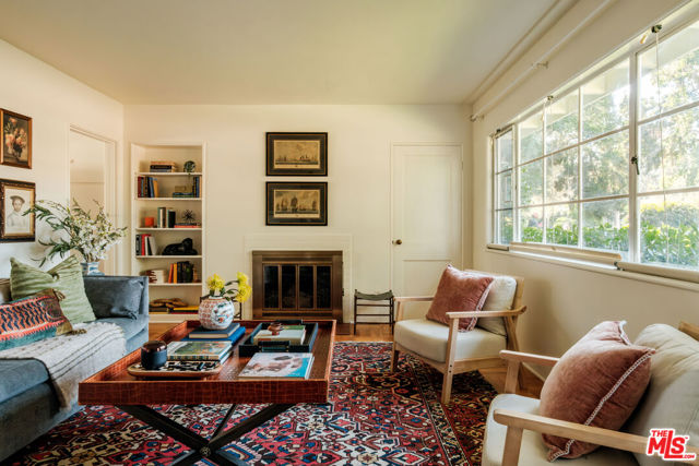 5273 Village, Los Angeles CA: https://media.crmls.org/mediaz/0881022f-2fa3-46bd-84b5-795a785bde9a.jpg