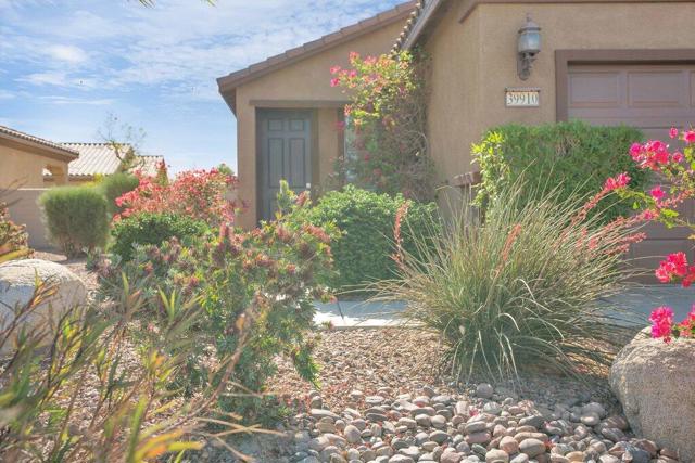 39910 Corte De Moda, Indio CA: https://media.crmls.org/mediaz/08812c34-c65b-410d-9be4-560106a3bd0a.jpg