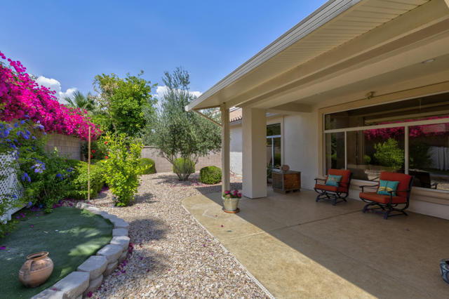 37549 Turnberry Isle Drive, Palm Desert CA: https://media.crmls.org/mediaz/088137a2-072d-4979-adac-c006c7257c5a.jpg