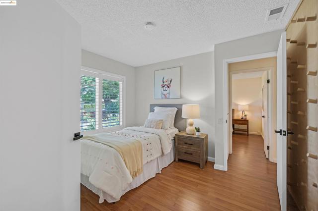 32212 Deborah Dr, Union City CA: https://media.crmls.org/mediaz/0881d628-dbae-42de-ac87-71fb9f627035.jpg
