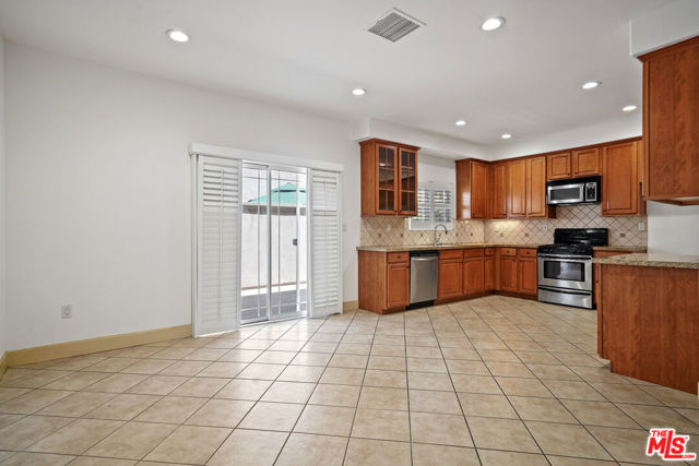 14544 Margate Street, 10 photo 5