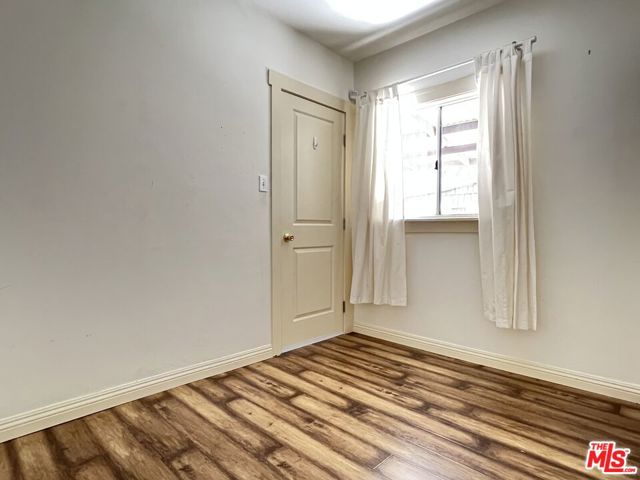 1320 Barrington Way, Glendale CA: https://media.crmls.org/mediaz/08826808-88b4-42e7-9b06-478e7bed4ae0.jpg