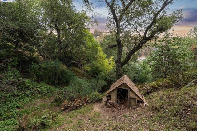 7171 HOMEWOOD DRIVE, Oakland CA: https://media.crmls.org/mediaz/0882c0f5-eccd-4b93-a533-0739cec29222.jpg