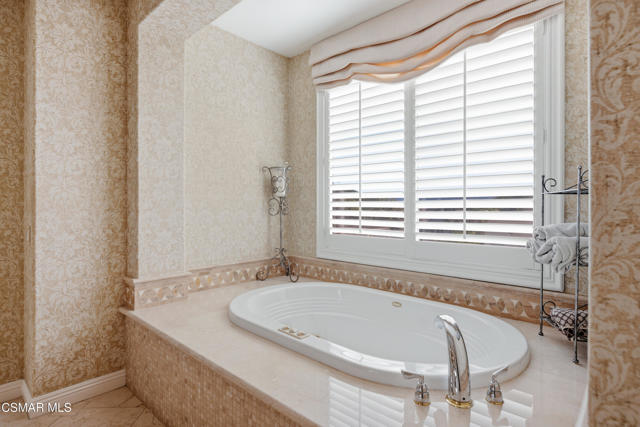 Image 73 of 100 For 5068 Shady Trail Street