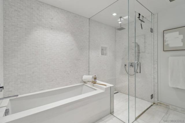 888 W E St, San Diego CA: https://media.crmls.org/mediaz/08832d9c-15ca-433d-9322-21320a846f17.jpg