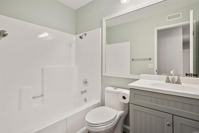 Detail Gallery Image 13 of 22 For 4435 Springtime Dr, Oceanside,  CA 92056 - 3 Beds | 2 Baths