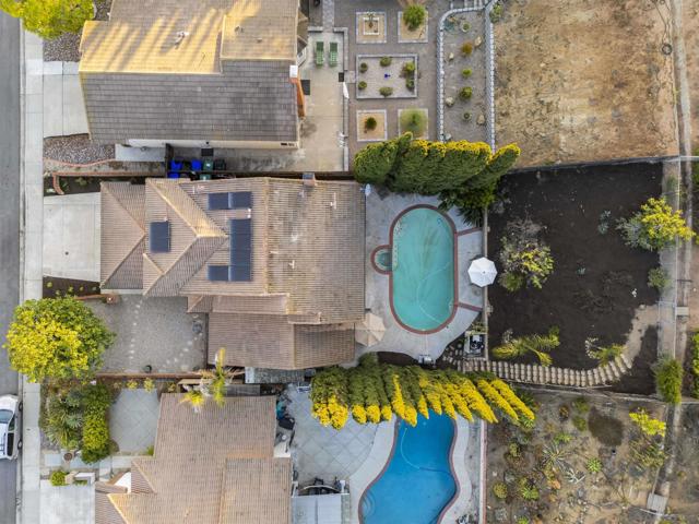 9720 Graceland Way,  CA: https://media.crmls.org/mediaz/0883c346-e65d-4df3-8f40-807d6092976a.jpg