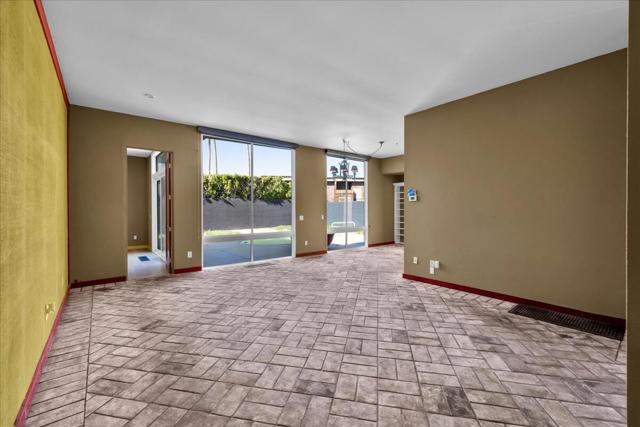 130 W Racquet Club Road #511, Palm Springs, CA 92262