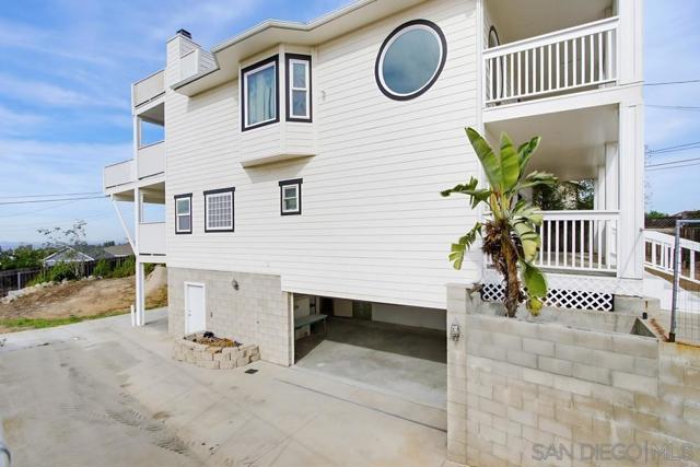 131 Scenic Dr, El Cajon CA: https://media.crmls.org/mediaz/08848e2c-8700-4cf1-85bd-b2fe1a723f12.jpg