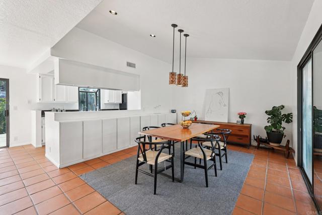 Detail Gallery Image 12 of 73 For 1761 Winterwarm Dr, Fallbrook,  CA 92028 - 5 Beds | 3 Baths