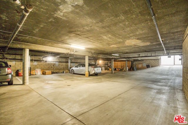 1837 18th Street, Santa Monica CA: https://media.crmls.org/mediaz/08849fa2-a580-496f-9252-b9520eaaa495.jpg