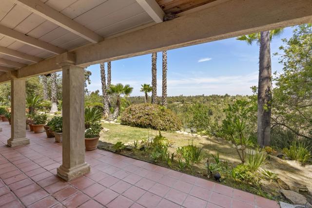 6518 Monte Fuego, Rancho Santa Fe CA: https://media.crmls.org/mediaz/0885061f-ed55-4ced-950b-857f99c1c860.jpg