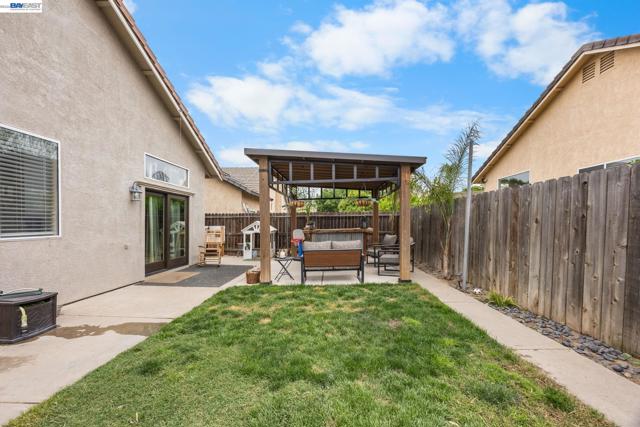 502 Chablis Way, Manteca CA: https://media.crmls.org/mediaz/08852917-5fbd-4d2e-b906-8f59fb1b30ea.jpg
