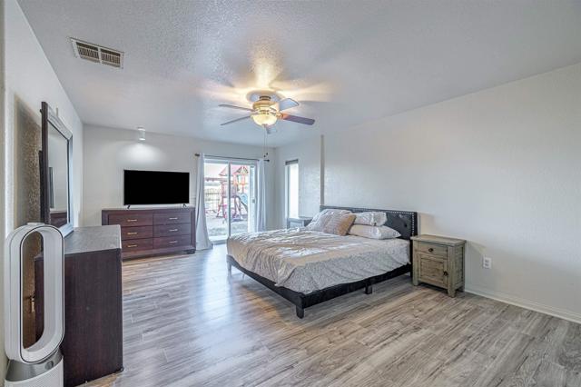 21540 Ives Dr, California City CA: https://media.crmls.org/mediaz/0885680b-589c-4518-bbfe-0542b138a582.jpg
