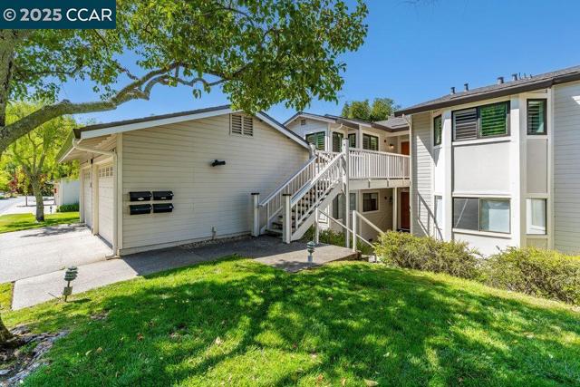 4332 Terra Granada Dr, Walnut Creek CA: https://media.crmls.org/mediaz/0885c4bc-6b66-4629-98f9-70af5941004f.jpg