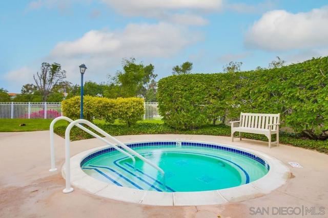 12122 Royal Birkdale Row, San Diego CA: https://media.crmls.org/mediaz/088657d5-ad68-40ac-90d0-d0ee62555417.jpg