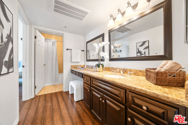 14365 Foothill Boulevard, Sylmar CA: https://media.crmls.org/mediaz/088665a5-be27-4402-9cbf-5944cf14ccac.jpg