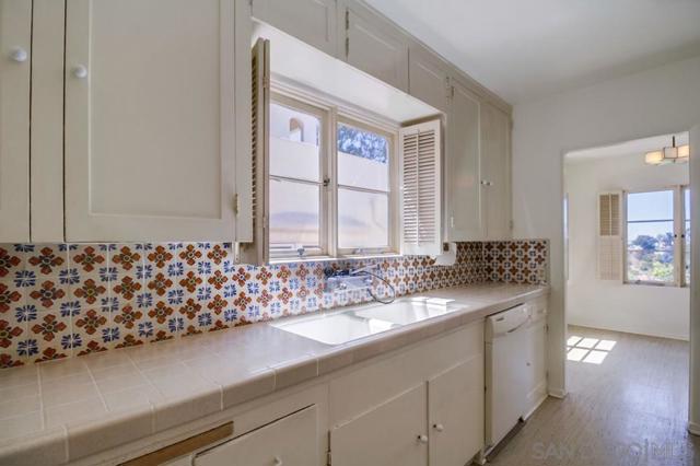 2854 ALBATROSS ST, San Diego CA: https://media.crmls.org/mediaz/0887605a-b023-4a30-a40f-86fa35edf92f.jpg
