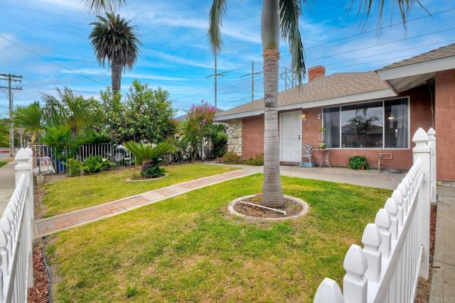Detail Gallery Image 3 of 27 For 111 Fireside St, Oceanside,  CA 92058 - 4 Beds | 2 Baths