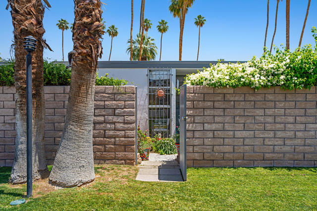 45301 Deep Canyon Road, Palm Desert CA: https://media.crmls.org/mediaz/08888811-d04d-4136-8799-d1c532962cda.jpg
