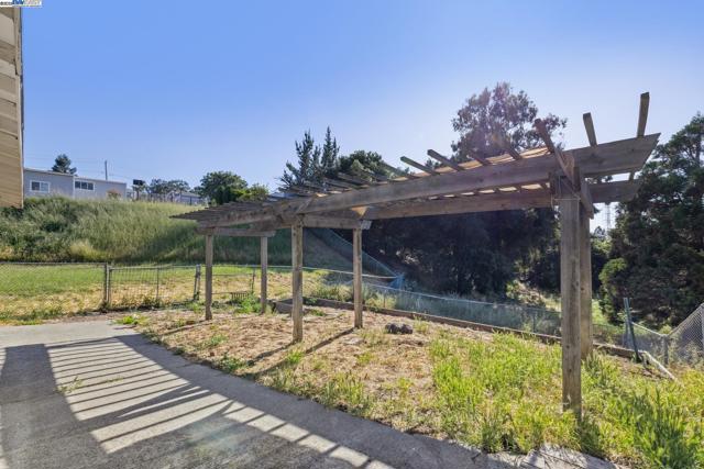 Image 32 of 60 For 25321 Morse Ct