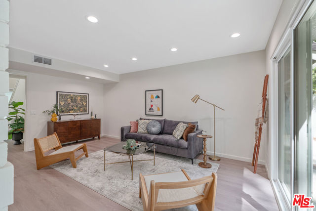 19 Rippling, Irvine CA: https://media.crmls.org/mediaz/088927eb-c6cd-454c-ac42-800054eca93d.jpg