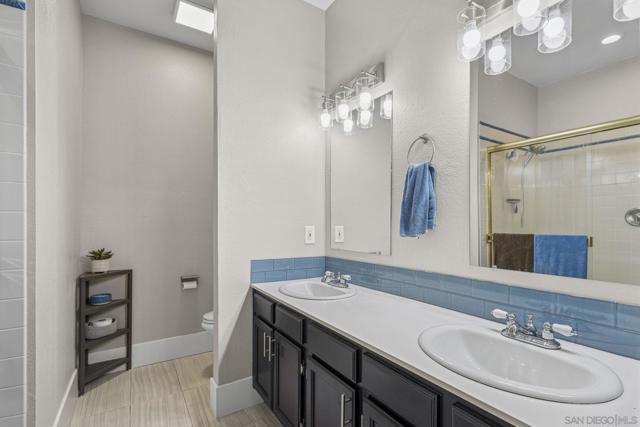 1198 Gazania Ct, San Marcos CA: https://media.crmls.org/mediaz/08892ae4-668d-4dde-8223-03657b0d747b.jpg