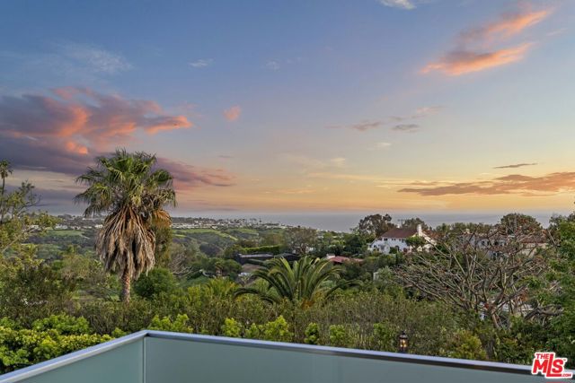 5738 Busch Drive, Malibu CA: https://media.crmls.org/mediaz/088a25a9-8c1e-487c-b950-890435b4be07.jpg