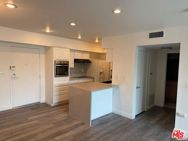 1351 N Crescent Heights Boulevard, West Hollywood CA: https://media.crmls.org/mediaz/088a617b-9159-45e8-86f4-1bfd2ca2cd6a.jpg