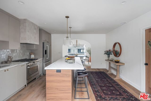 5215 Parkglen Avenue, Los Angeles CA: https://media.crmls.org/mediaz/088adca0-1124-41a6-8887-fbf8e3df5608.jpg