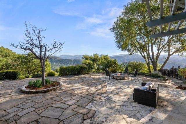 31475 Via Las Rosas, Carmel Valley CA: https://media.crmls.org/mediaz/088ae010-0a69-4fa5-82e4-7eccb3de5043.jpg